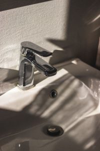 Modern tap installation